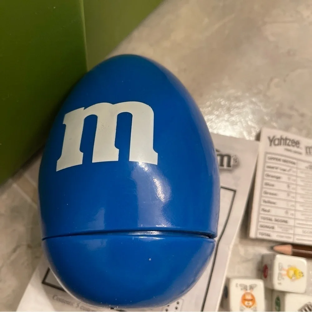 M&M Yahtzee Hasbro Dice Game Travel Edition Blue M&M’s 2008
